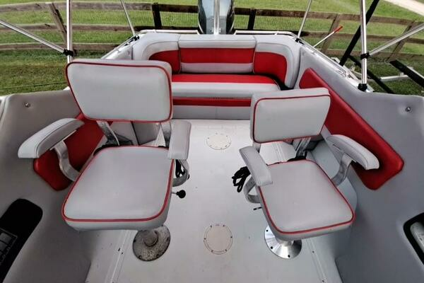 2021 Boston Whaler 31