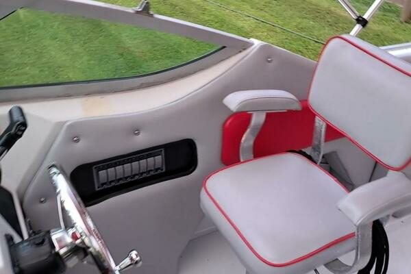 2021 Boston Whaler 31