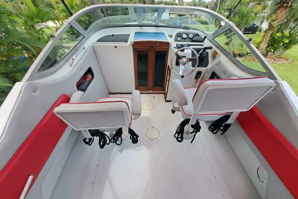 2021 Boston Whaler 31