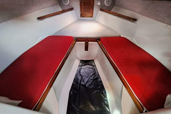 2021 Boston Whaler 31