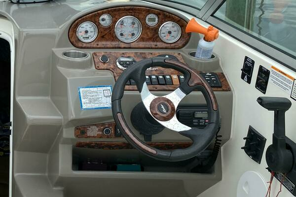 Photo of the 2006 Rinker 270 Fiesta Vee