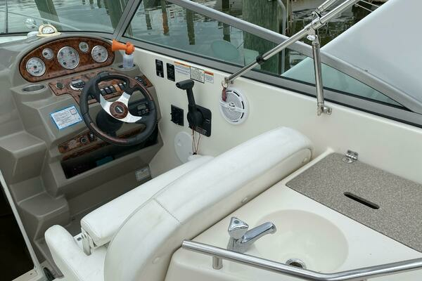 Photo of the 2006 Rinker 270 Fiesta Vee