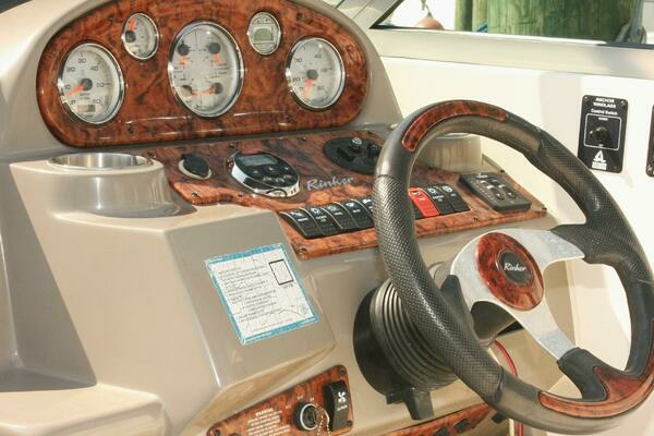 Photo of the 2006 Rinker 270 Fiesta Vee