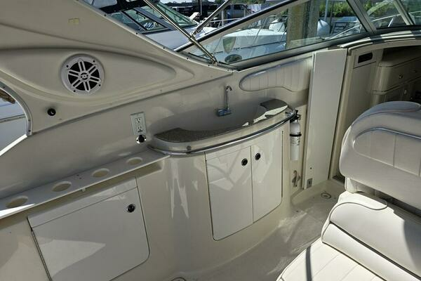 Photo of the 1999 Maxum 3000 SCR