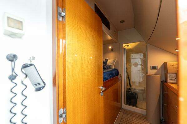 2007 Lazzara Yachts 74