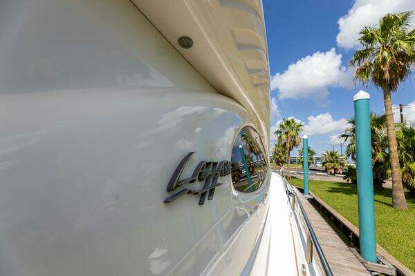 2007 Lazzara Yachts 74