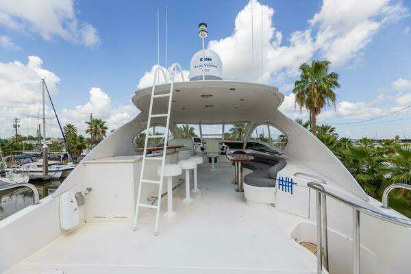 2007 Lazzara Yachts 74