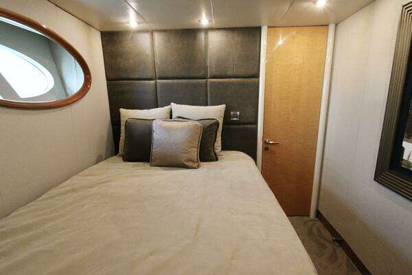 2007 Lazzara Yachts 74