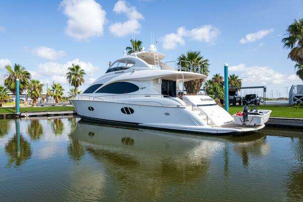 2007 Lazzara Yachts 74