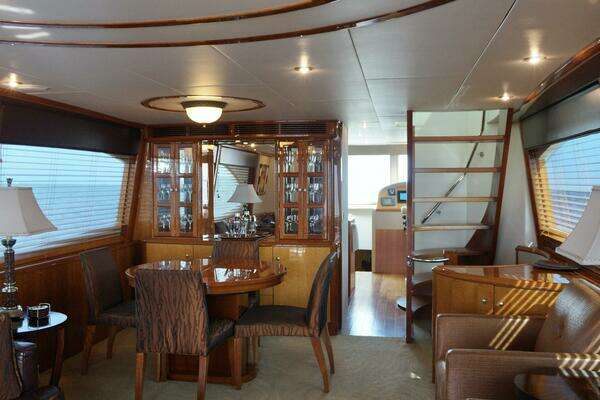 2007 Lazzara Yachts 74