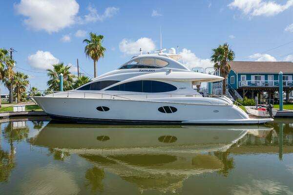 2007 Lazzara Yachts 74