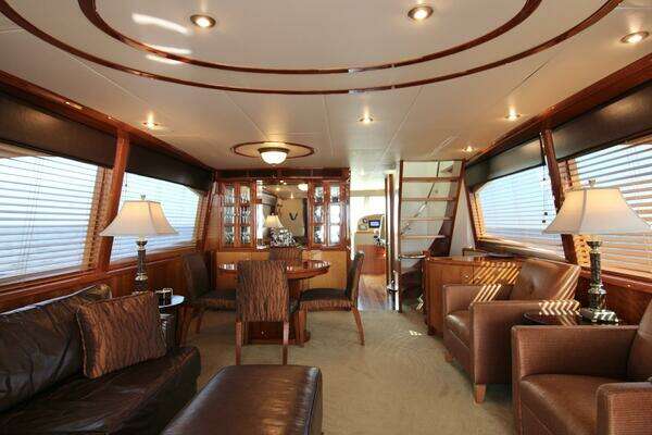 2007 Lazzara Yachts 74