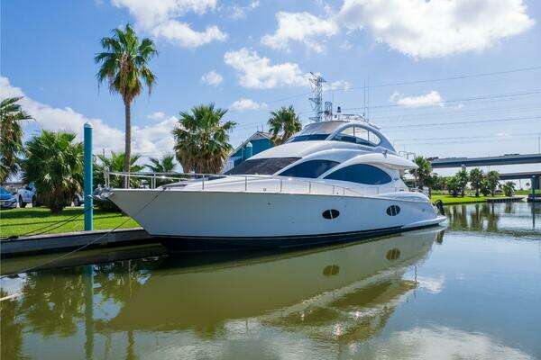 2007 Lazzara Yachts 74