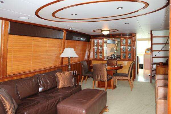 2007 Lazzara Yachts 74