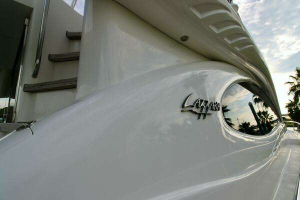2007 Lazzara Yachts 74