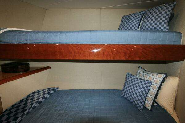 2007 Lazzara Yachts 74