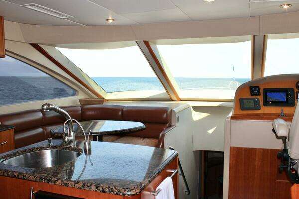 2007 Lazzara Yachts 74