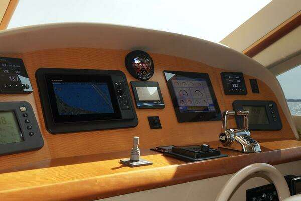 2007 Lazzara Yachts 74