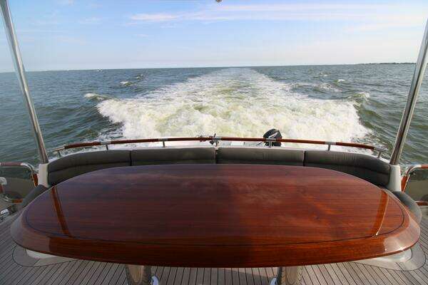 2007 Lazzara Yachts 74