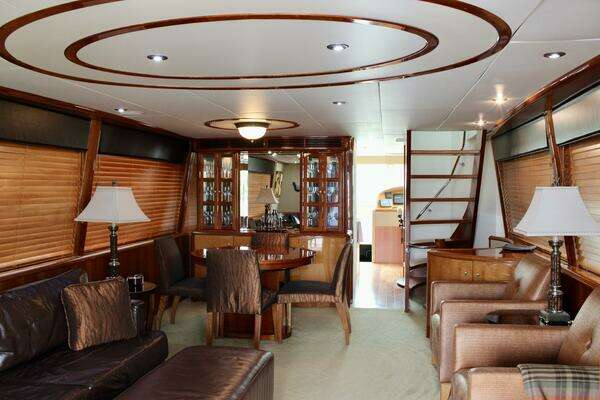 2007 Lazzara Yachts 74