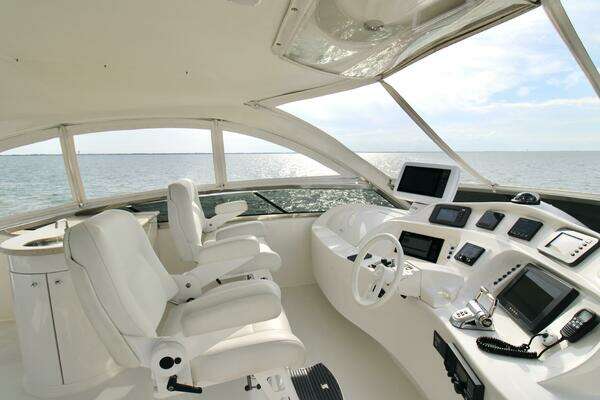 2007 Lazzara Yachts 74