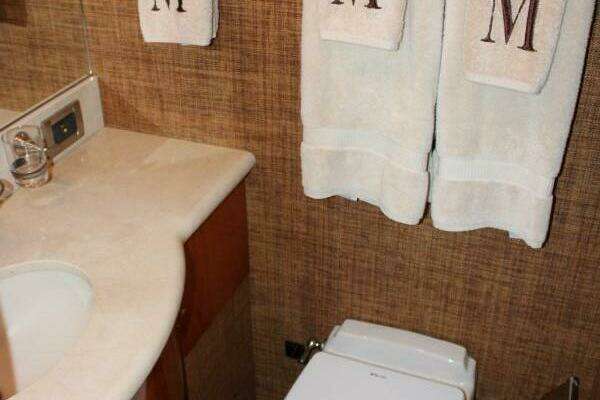 2007 Lazzara Yachts 74