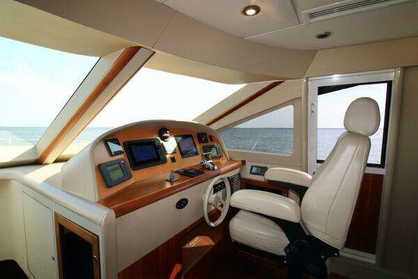 2007 Lazzara Yachts 74