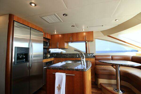 2007 Lazzara Yachts 74