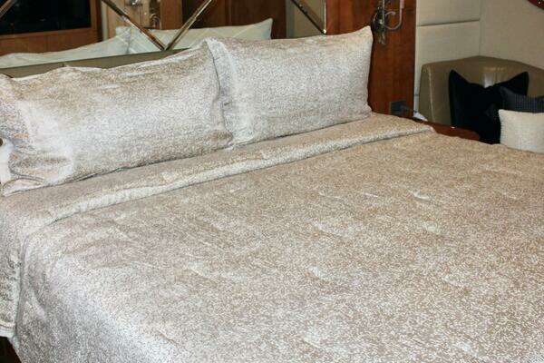 2007 Lazzara Yachts 74