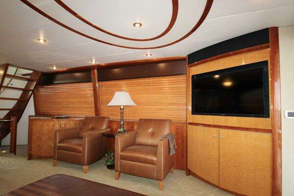 2007 Lazzara Yachts 74