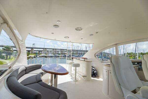 2007 Lazzara Yachts 74