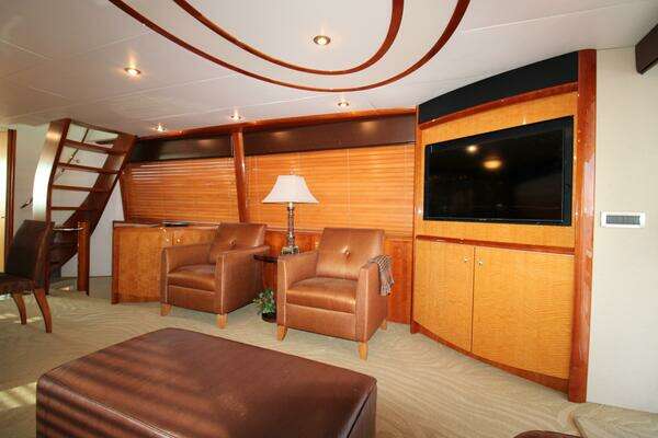 2007 Lazzara Yachts 74