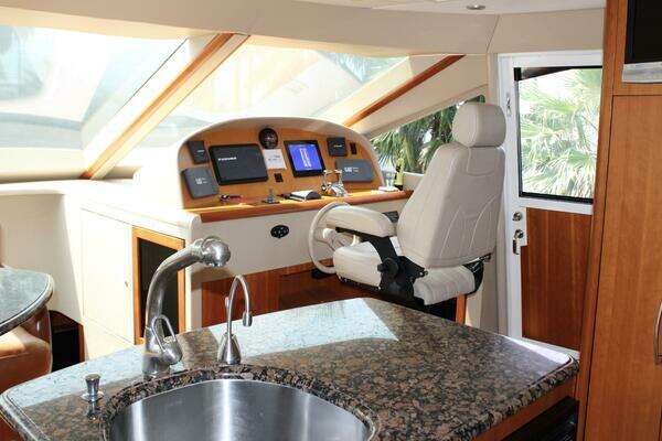 2007 Lazzara Yachts 74