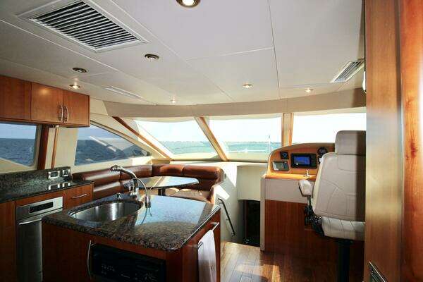 2007 Lazzara Yachts 74