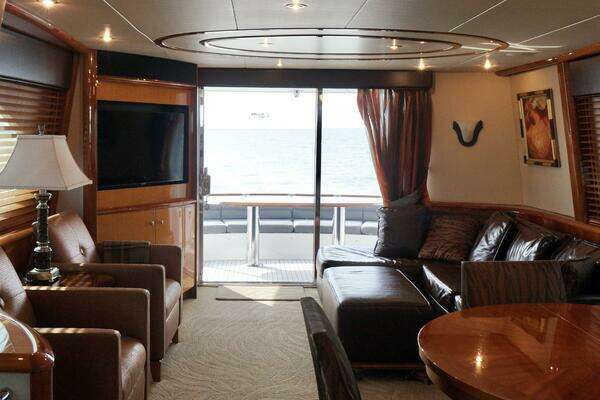 2007 Lazzara Yachts 74