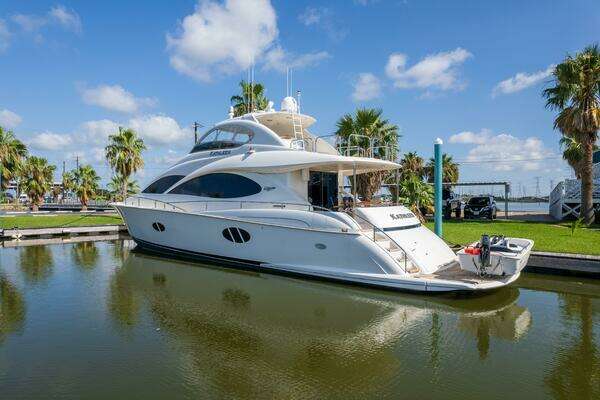 2007 Lazzara Yachts 74