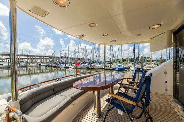 2007 Lazzara Yachts 74