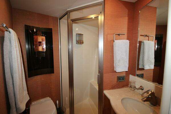 2007 Lazzara Yachts 74