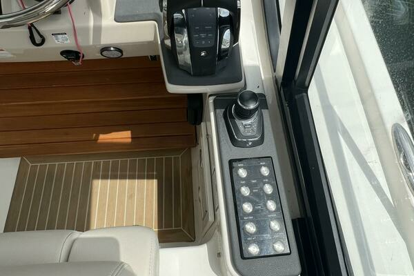2021 Boston Whaler 40