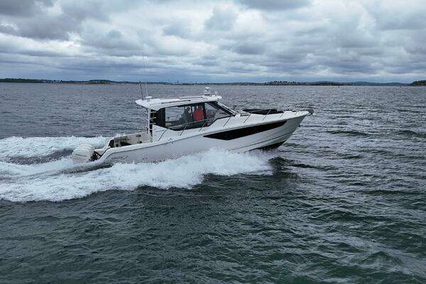 2021 Boston Whaler 40