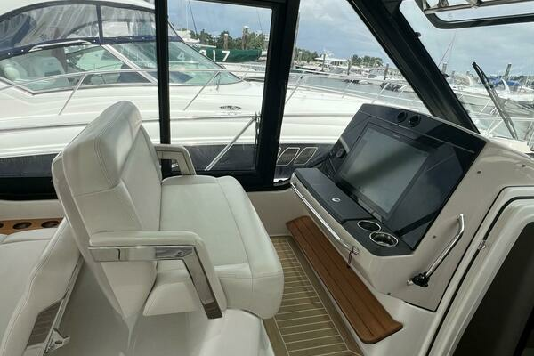 2021 Boston Whaler 40