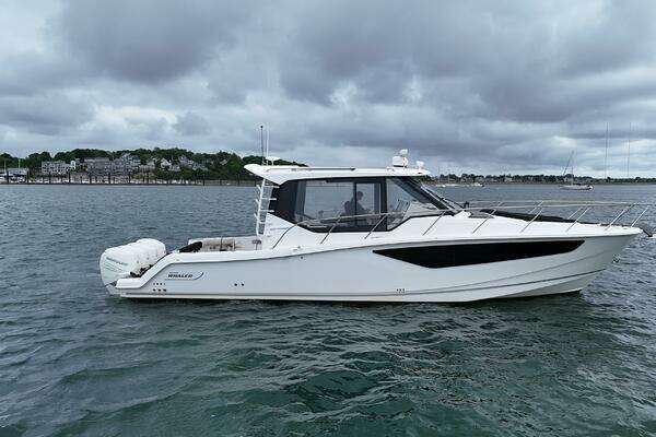 2021 Boston Whaler 40