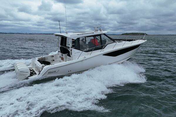 2021 Boston Whaler 40