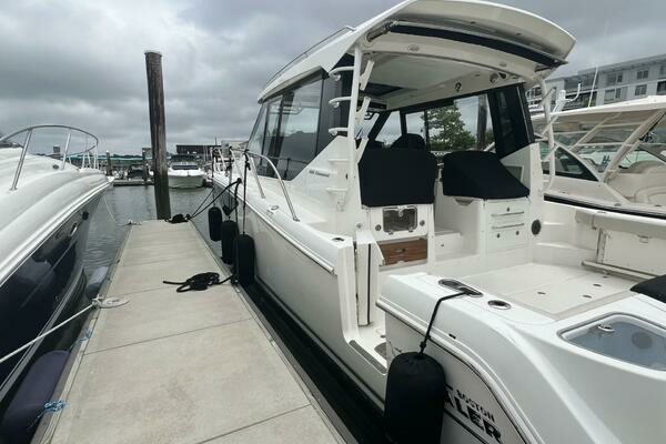 2021 Boston Whaler 40