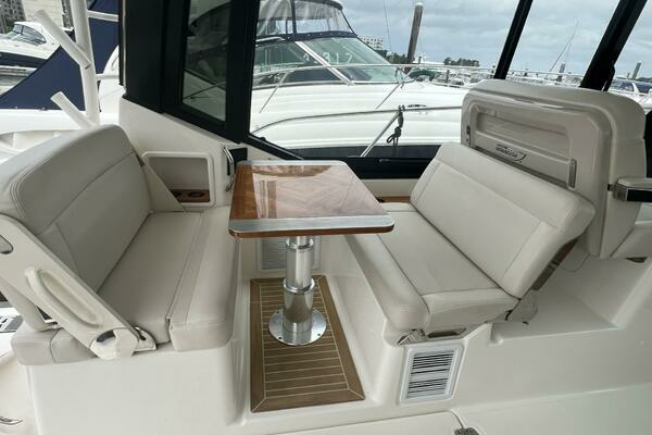 2021 Boston Whaler 40