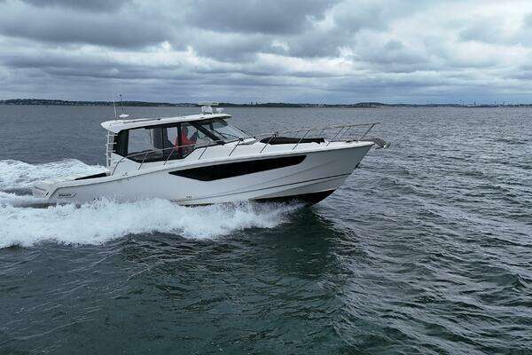 2021 Boston Whaler 40