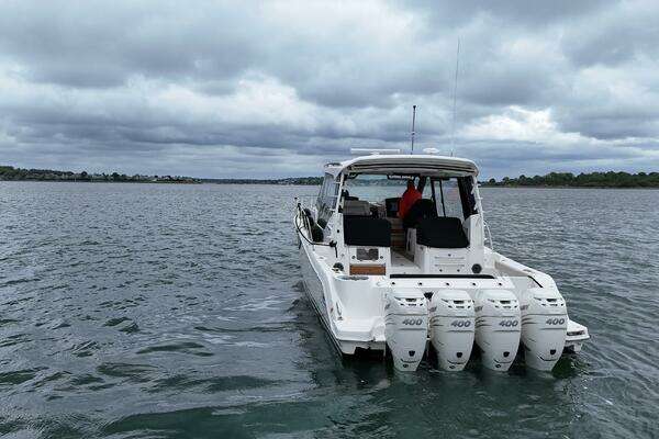 2021 Boston Whaler 40