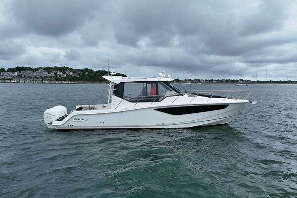 2021 Boston Whaler 40