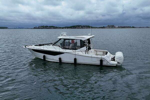 2021 Boston Whaler 40
