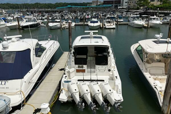 2021 Boston Whaler 40